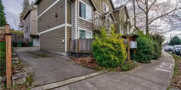 7552 12th NE