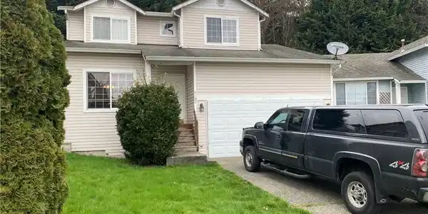 9407 17th NE