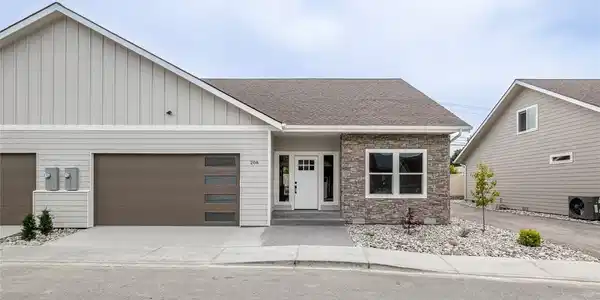 208 Solomon Loop NW