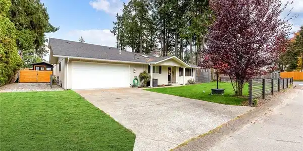 3002 Carpenter SE