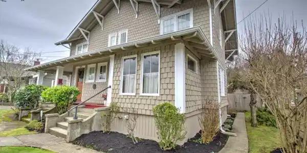 211 19th SW