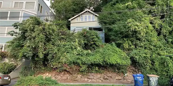 1014 Lakeview E
