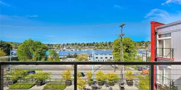 2960 Eastlake E