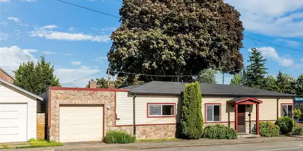 6600 Linden N