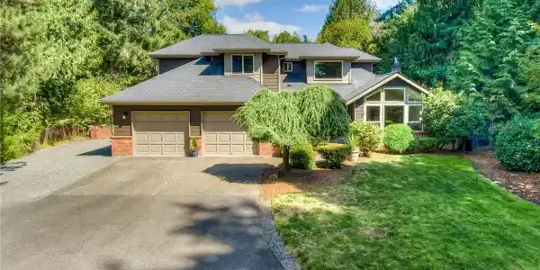 18010 E Spring Lake Drive SE