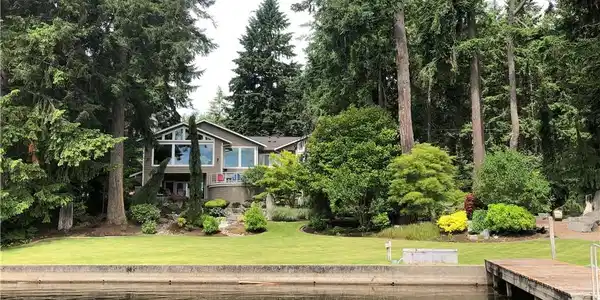 3930 Long Lake SE