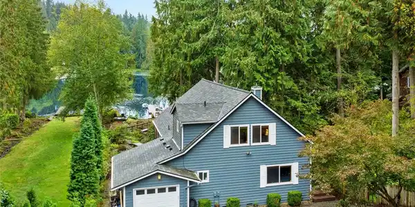 923 Lake Roesiger