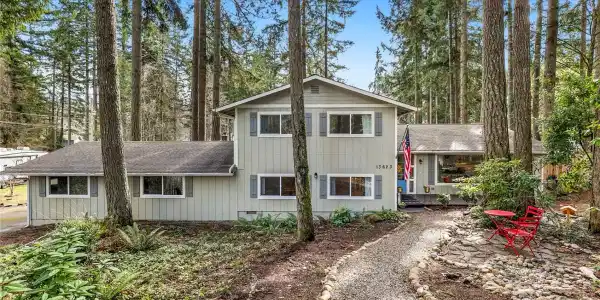 13623 Sandy Point East NW
