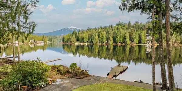1405 Lake Roesiger