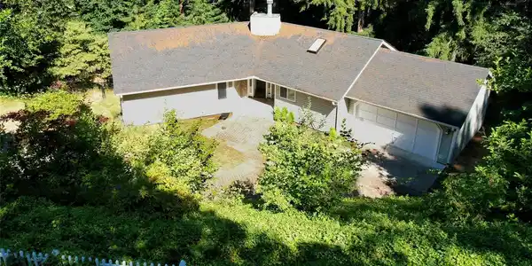 8026 lakeridge SE