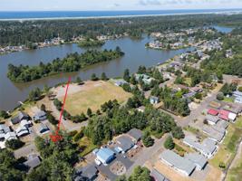 560 Duck Lake SE