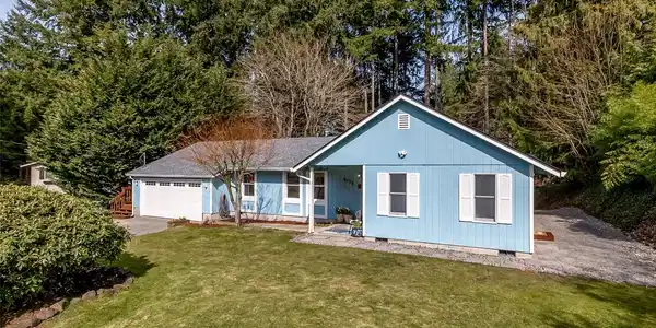 8036 Lakeridge SE