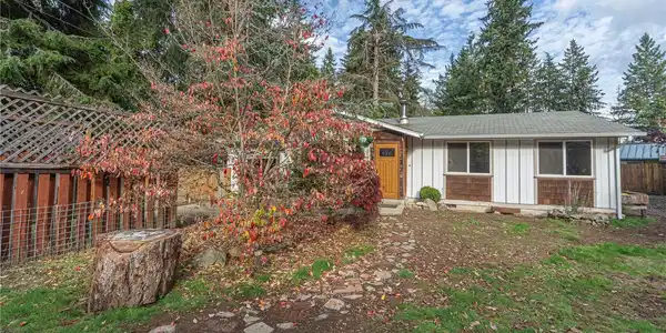 3916 Rainbow Court NW