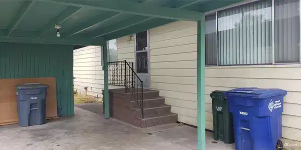 5716 120th E