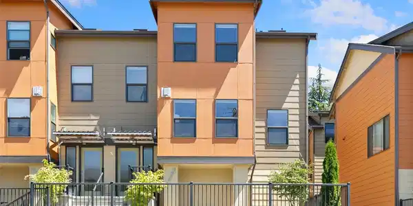 3632 Interlake N