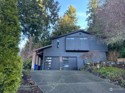 316 207th Ave NE