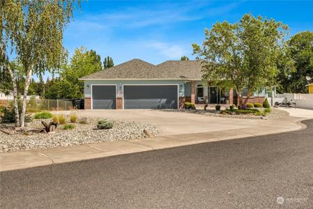 1064 Laguna