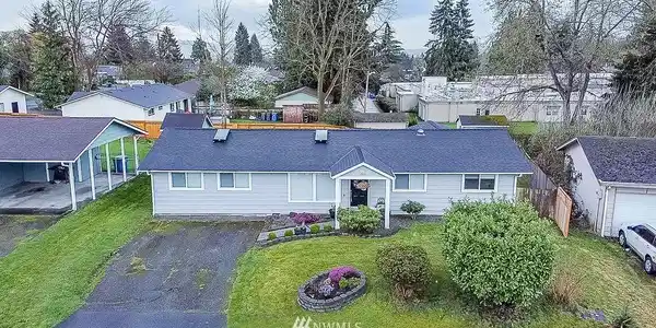 725 Hillcrest