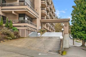 700 Crockett Street