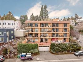 3905 4th NE