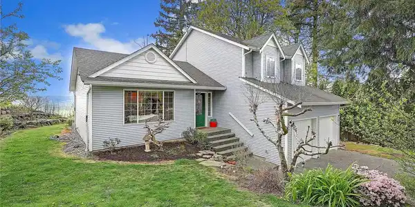 2112 252nd NW