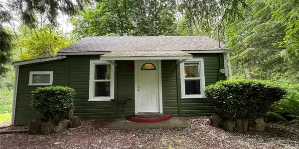 4388 Deer Lake
