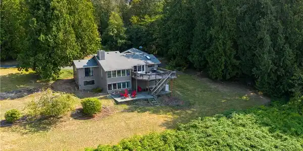 3020 Lakeshore Road