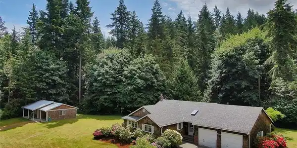 4288 Deer Lake