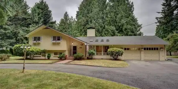 6206 Shady SE