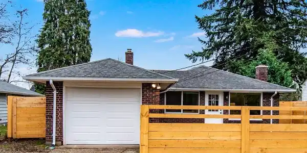 8817 Rose SW