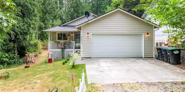22034 Bluewater SE