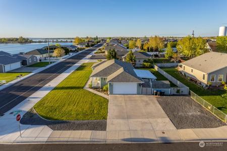 3625 Lakeshore