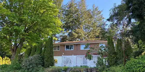 200 SW 200th ST