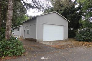 749 Duck Lake Dr SE