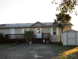 564 Duck Lake NE