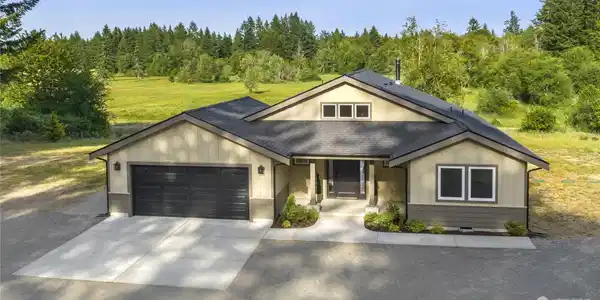 7226 Fairview SW