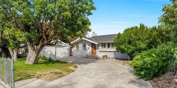 118 Hemlock N