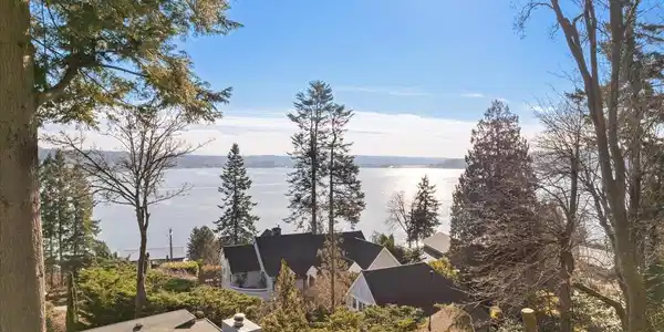 8526 Mercer