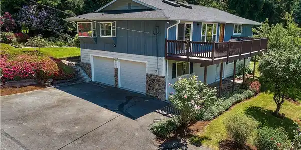 1225 N Lake Stickney Drive