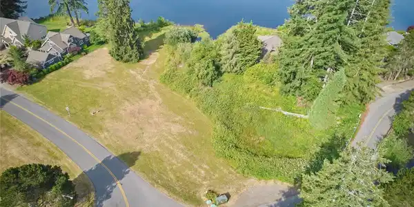 40 Lakeshore