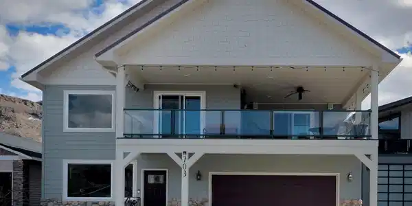 703 River SW