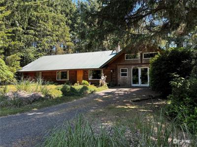 766 Duck Lake SE