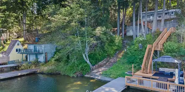 1141 Summit Lake Shore NW