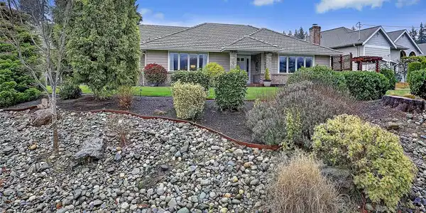 242 Lochwood