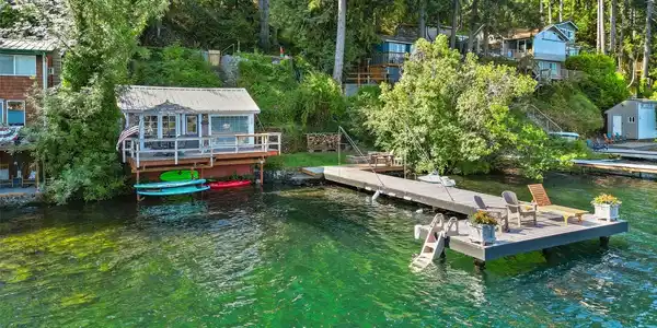 1207 Summit Lake Shore NW