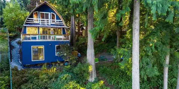 541 Lakeside Drive