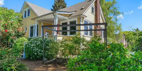 8502 15th NE
