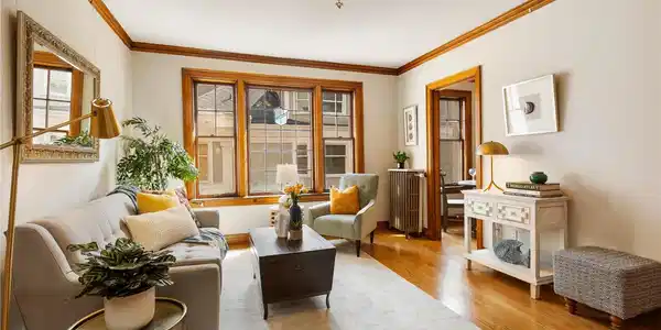 233 14th E