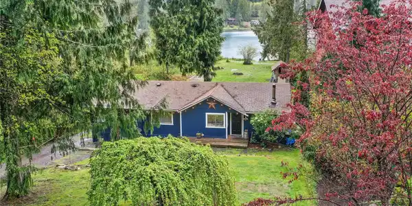 1422 Lake Roesiger