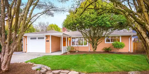 6832 15th NE